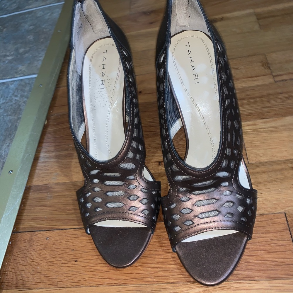 Tahari shoes